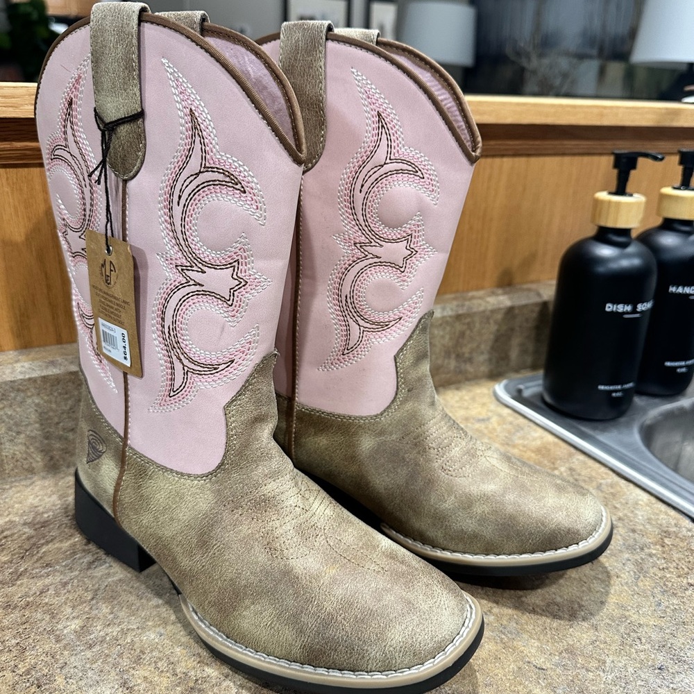 NWT Twister Kids' Posy Square Toe Boots